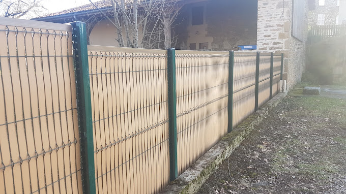 Pose de clôture à Lagnieu